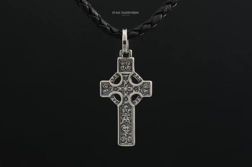 Хрестик (виконаний у кельтському стилі)